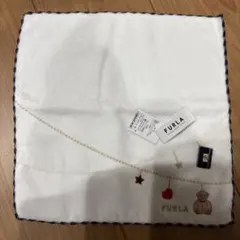 だ*く様 FURLA 刺繍タオルハンカチ ホワイト