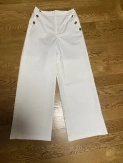 GU ホワイト ワイドパンツ ボタン付き