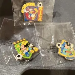 ディズニー サッカー ピンバッジ ミッキー　ドナルド　ミニー