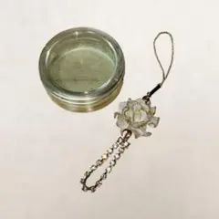 フラワーストラップ　薔薇　花　白　ゴールド　スマホ　キーホルダー　キラキラ