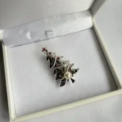 Pearl brooch Xmastree silver