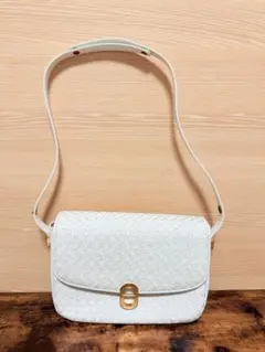 美品　編み込み レザー ショルダーバッグ ホワイト ゴールド金具　レディース