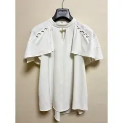 PUBLIC TOKYO ケープハーフスリーブブラウス　ホワイト 白 ブラウスのサムネイル
