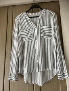 H &Mストライプブラウス白✖️黒長袖肩にエポレット付きデザイン着用ありです