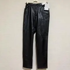 ブラック 合成皮革 パンツ　タグ付き