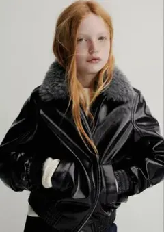 ブラックレザーボンバージャケット（ファー付き） Zara