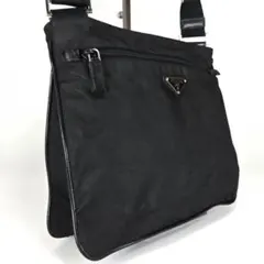 PRADA ナイロン ショルダーバッグ 斜め掛け 黒のサムネイル