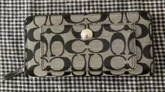 コーチ　長財布　ラウンドチャック　美品　ブラック　シグネチャー　coach