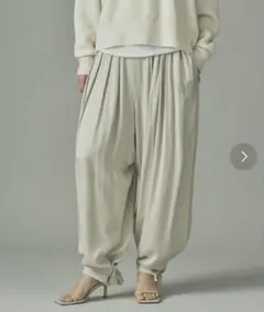 Curensology サテンタックパンツ 38 Curensology サテンタックパンツ - メルカリ