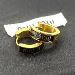 早い者勝ち❣️ピアス ゴールド ブラック 高見え ハイブランド 両耳 アクセ