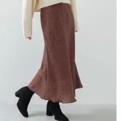 センスオブプレイスバイアーバンリサーチ　ドット柄 ナロースカート