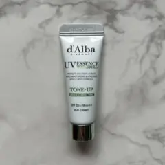 ダルバ　トーンアップサンクリーム新色（グリーン）ミニサイズ　非売品