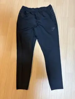 GYMSHARK ブラック スリムフィット ジャージパンツ