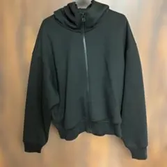 UNIQLO ブラック　短丈　ジップパーカー XL