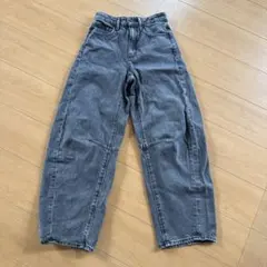 GU バレルレッグジーンズ　デニム　ブラック XSのサムネイル