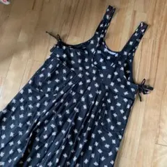 281ピンクハウスワンダフルワールドのジャンバースカート黒ブーケ柄