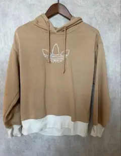adidas ベージュ フード付きパーカー アディダス　パーカー　レディース