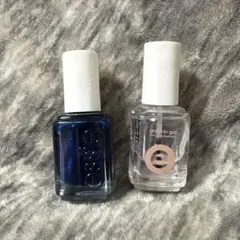美品！essie ネイルカラー 2本セット　ブルー　トップコート　マニキュアのサムネイル