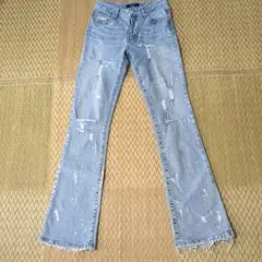 スタイル抜群！ライトブルーブーツカットデニム　脚長効果　150