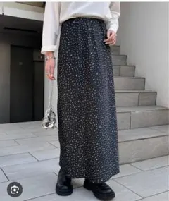 サテンスカート　ドット柄