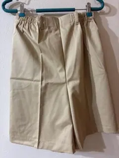 未使用品ウエストゴムベージュ プリーツデザイン ショートパンツ