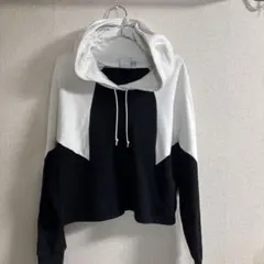 adidas クロップド　パーカー