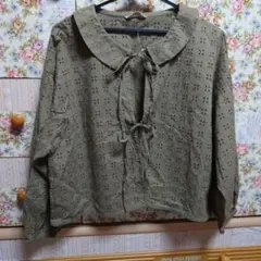 ほんとに最終値下げ花柄刺繍 レース襟 長袖ブラウス カーキのサムネイル