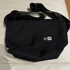 NEW ERA ブラック ショルダーバッグ