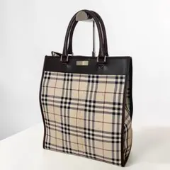 美品】Burberry ハンドバッグ ノバチェック スクエア 底鋲付き - メルカリ