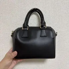 黒のハンドバッグ