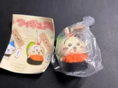 ちいかわ　ちいかわ寿司　フィギュアキーホルダー　うさぎ　いくら