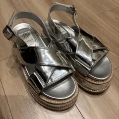 エマフランシス　シルバー クロスストラップ 厚底サンダルのサムネイル
