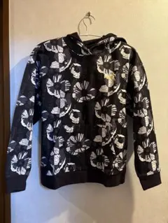 PUMA 花柄 フード付きパーカー 黒/白