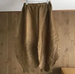 美品 PLEATS PLEASEプリーツプリーズ　エンボス加工 変形 パンツのサムネイル
