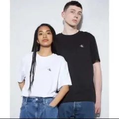 ユニセックス CK ロゴ リラックスフィット Tシャツ　白色のサムネイル