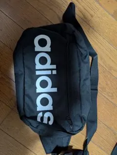 adidas ボディバッグ 黒