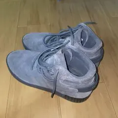 adidas グレー スエード ハイカットスニーカー