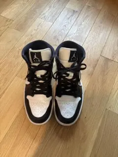 NIKE AIR JORDAN 1 MID ホワイト ブラック