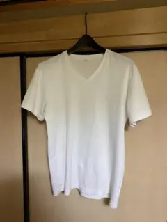 ユニクロ Vネック Tシャツ
