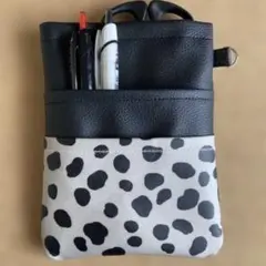 合皮　ラミネート　オーガナイザー　ナースポーチ　ダルメシアン柄　グレージュ
