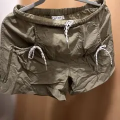 GANNIリボン付き シェル加工生地 ショートパンツ