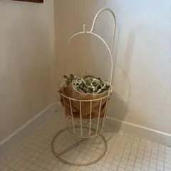 ホワイト金属製スタンド付きバスケット
