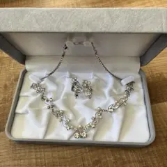 ワタベウェディング　ネックレスとイヤリングセット