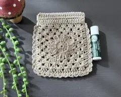 ハンドメイド　鍵あみ　バネ口ポーチ　化粧ポーチ　花モチーフ
