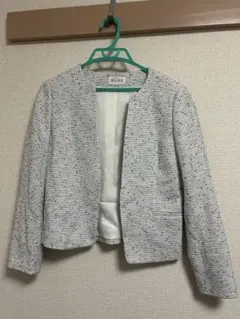 ホワイト系ツイード ノーカラージャケット