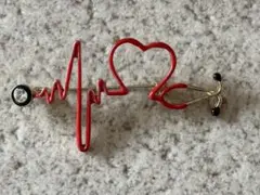 新品未使用　心電図波形の聴診器ブローチ