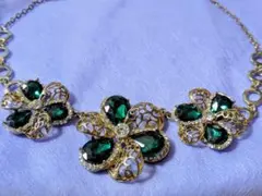 フラワーモチーフ ネックレス エメラルドグリーン