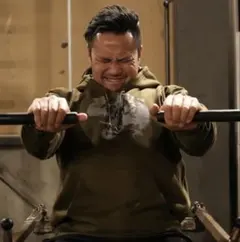 売切れ GOLD'S GYM × IRON NERVE パーカ カーキ XXL