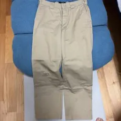 ベージュ チノパンのサムネイル