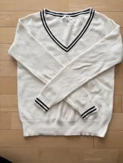 ホワイト Vネック ニットセーター　UNIQLO